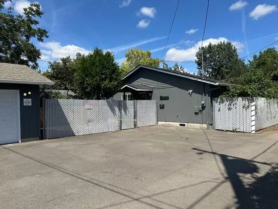 Beautifully Updated 3 Bedroom, 1 Bath House In Eugene! Apartment for rent in Eugene, OR