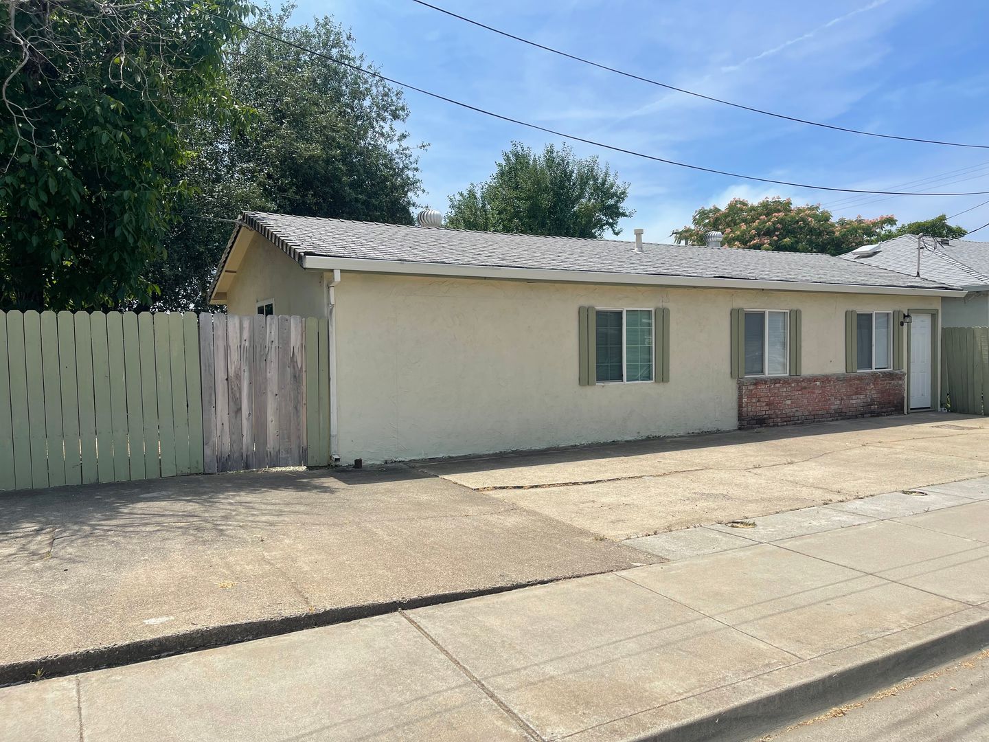 605 Leila Ave Apartment for rent in Redding, CA