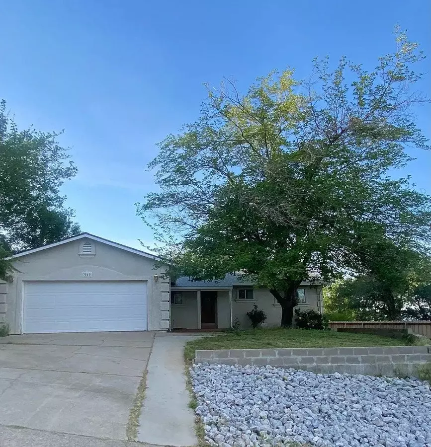 Sizeable 3 Bed 2 Bath Home In The Starlight Subdivision House for rent in Redding, CA