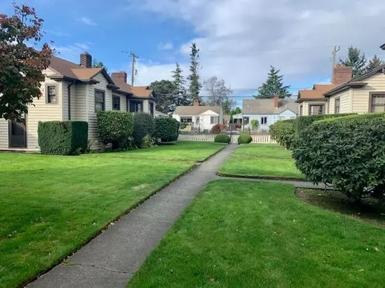 Alki Courtyard Apartment for rent in Seattle, WA