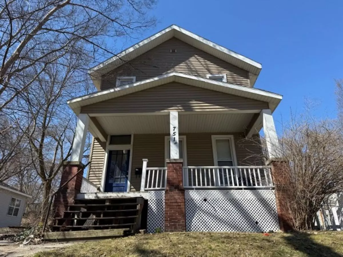 Updated, Spacious 2 Bedroom, 1 Bathroom First Floor Apartment In The Transforming Belknap Neighborhood Apartment for rent in Grand Rapids, MI