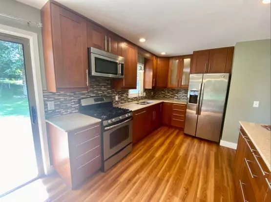 Stunning Bi-level 3 Bedroom Home In Forest Hills Apartment for rent in Grand Rapids, MI