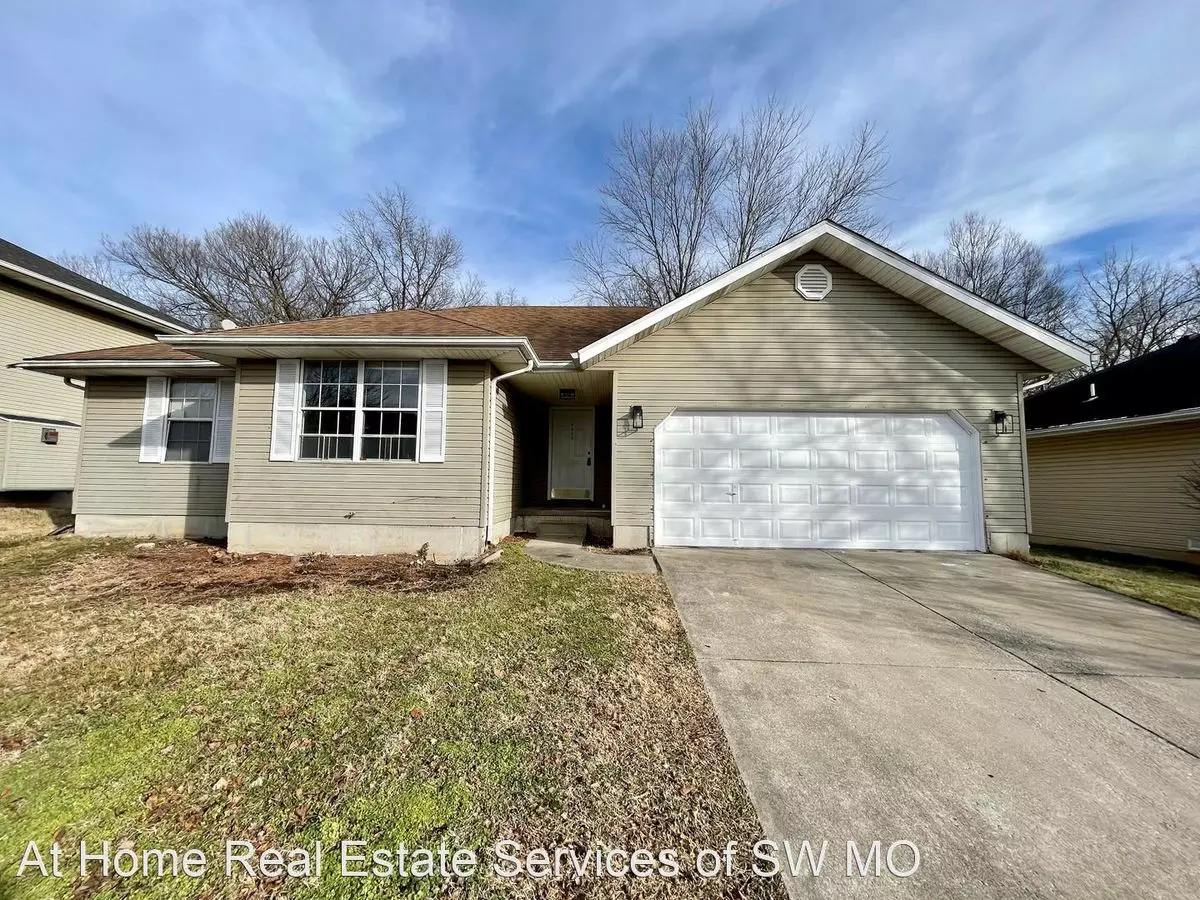 5490 S Sycamore Ave House for rent in Springfield, MO