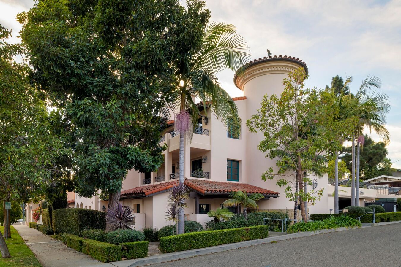 Luxury Celebrity Real Estate and Home Sales - Robb Report