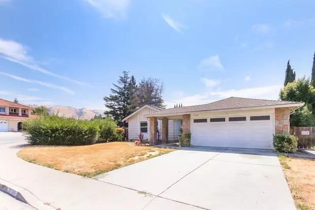 3 Bedroom Home On A Corner Lot Apartment for rent in San Jose, CA 3 Bedroom Home On A Corner Lot Apartment for rent in San Jose, CA