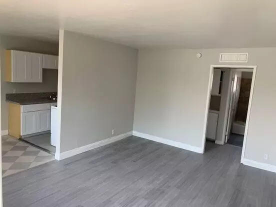 1 Bedroom Apartment In South Las Vegas( Apt Square Feet 540), Near Many Grocery Stores , Restaurants, The Strip Is 10 Minutes Away From This Area So It Offers Plenty Of Entertainment Spots. Apartment for rent in Las Vegas, NV