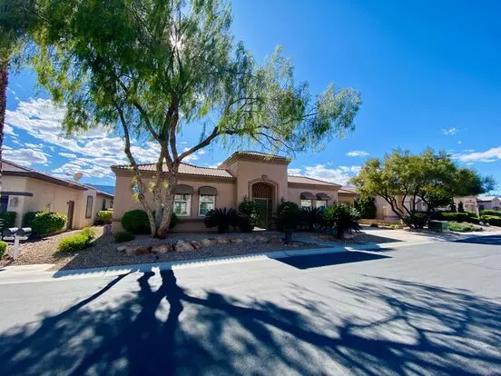 Beautiful Single Story 3 Bed 3.5 Bath Home In Age Restricted 55+ Golf Course Community. Apartment for rent in Las Vegas, NV