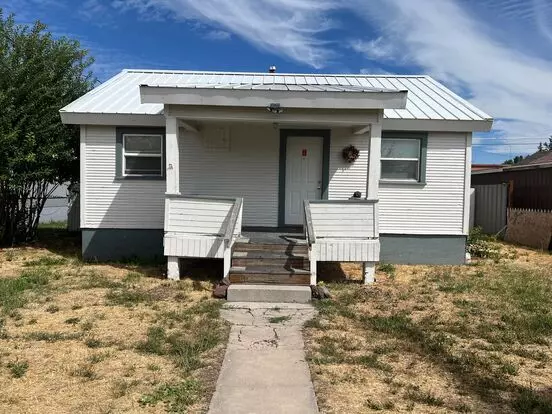 2 Bedroom 1 Bathroom Home - Mills Addition Apartment for rent in Klamath Falls, OR