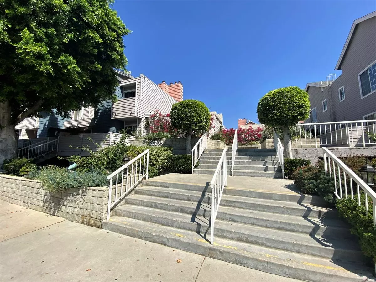 Incredibly Spacious 2 Bedroom/2bath Condo For Rent In Winnetka Apartment for rent in Winnetka, CA