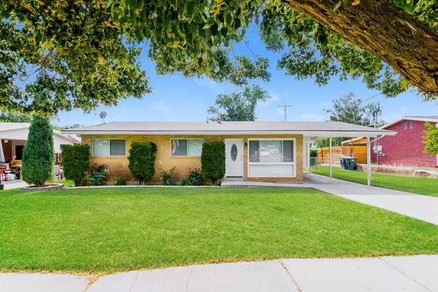 Cozy 3 Bed, 1 Bath Pet-friendly Home With Central Air & Carport Parking! - Available Now! Apartment for rent in Ogden, UT