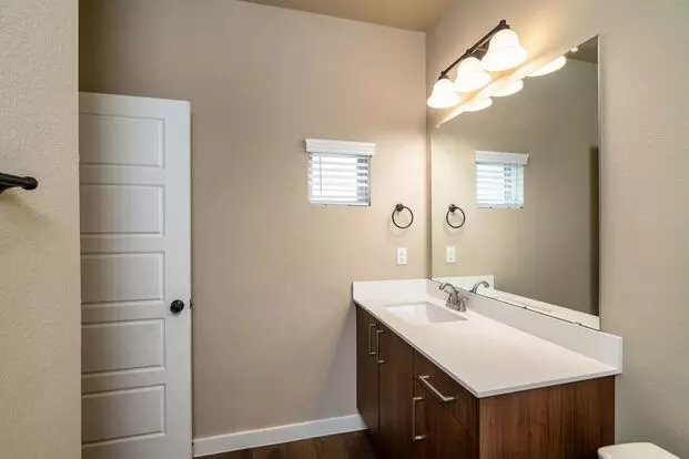Gorgeous 3 Bedroom 2.5 Bath Duplex Located In Midlothian Isd! Apartment for rent in Venus, TX