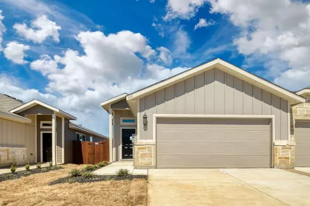 Gorgeous 3 Bedroom Duplex Located In Midlothian Isd! Apartment for rent in Venus, TX