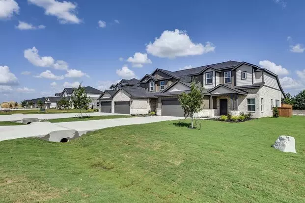 Edgewood Estates Now Pre-leasing! Luxurious Triplex Located On 1-acre Lot In Midlothian, Tx! Apartment for rent in Midlothian, TX