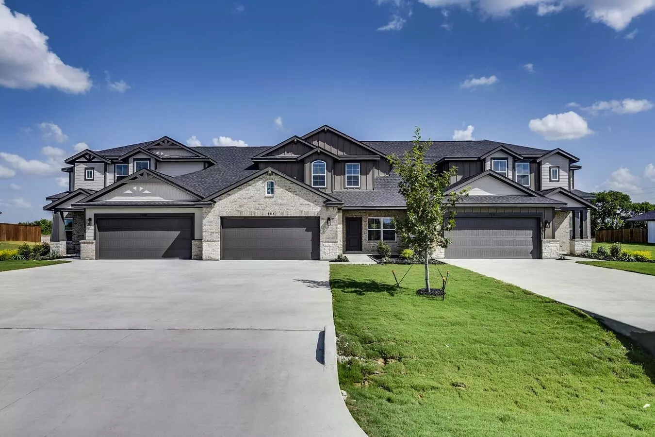 Edgewood Estates Now Pre-leasing! Luxurious Triplex Located On 1-acre Lot In Midlothian, Tx! House for rent in Midlothian, TX