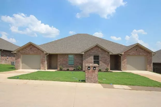 Beautiful 2 Bedroom, 2 Bathroom Townhome In South Tyler – Whitehouse Isd! Apartment for rent in Tyler, TX