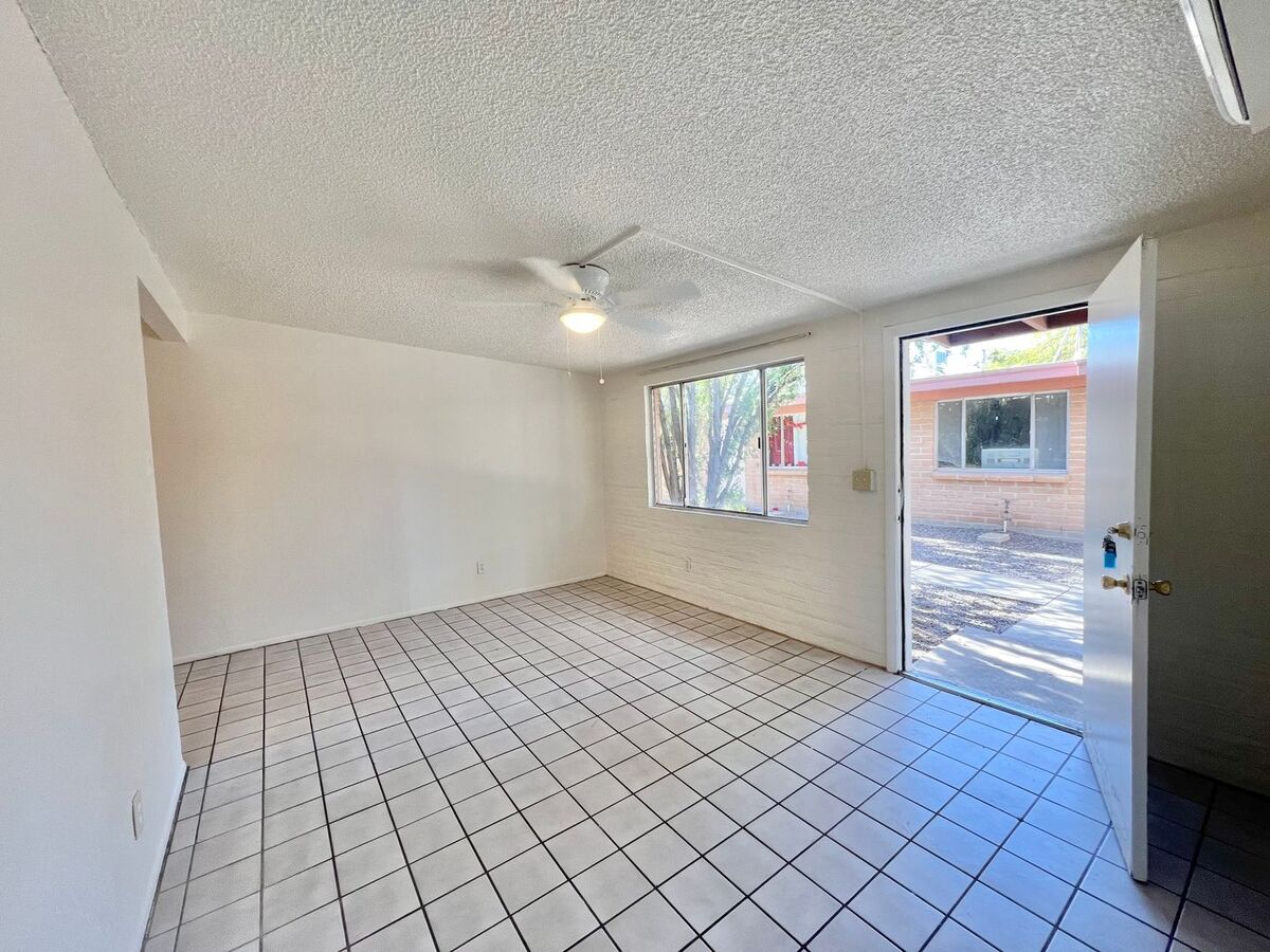 Central Townhome Apartments - 192 W Prince Rd Tucson, AZ