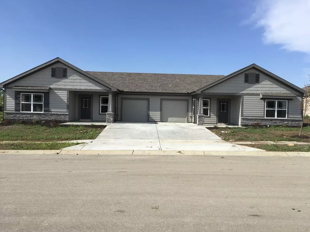Single Level 2 Bed 1 Car Attached Villa In Blue Springs House for rent in Blue Springs, MO
