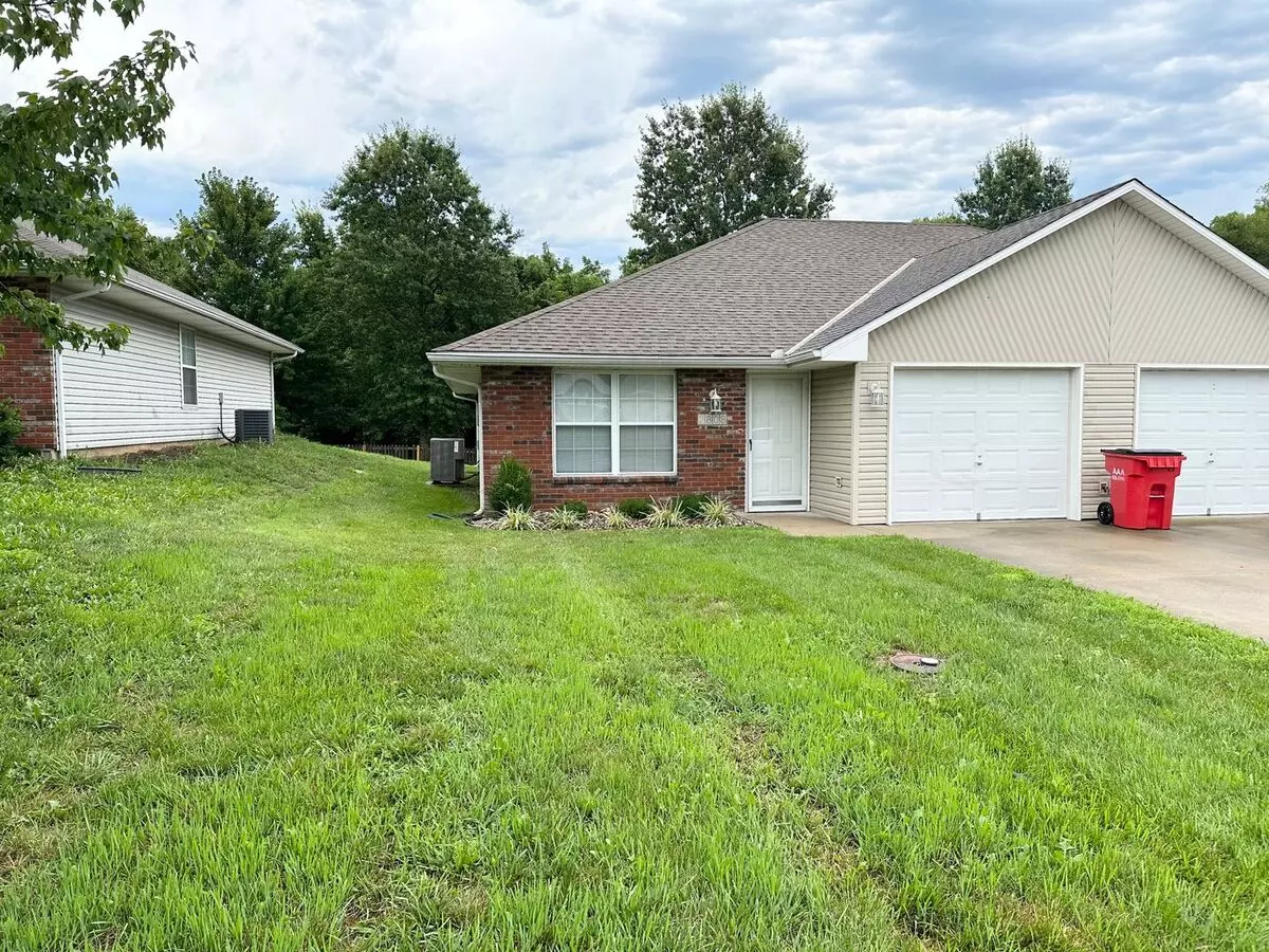2 Bed Single Level Duplex In Blue Springs House for rent in Blue Springs, MO