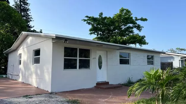 Come See This Beautiful 4/2 Single Family Home Apartment for rent in West Palm Beach, FL