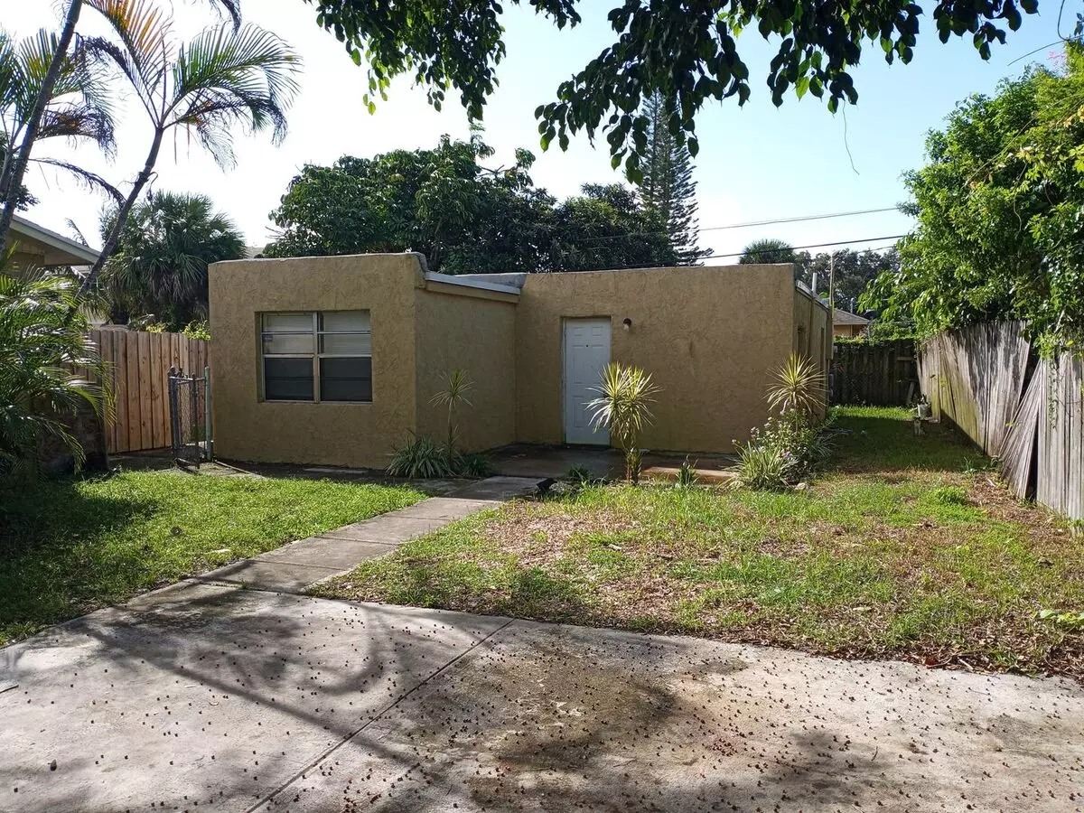 Come See This 2/1 With No Hoa House for rent in West Palm Beach, FL