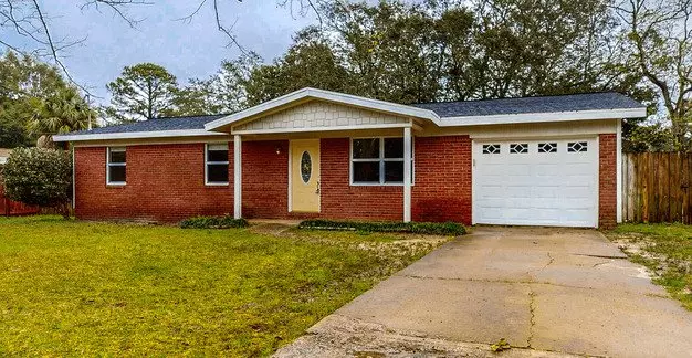 3/2 With Den And Extra Long Single Car Garage, Huge Fenced Back Yard Apartment for rent in Destin, FL