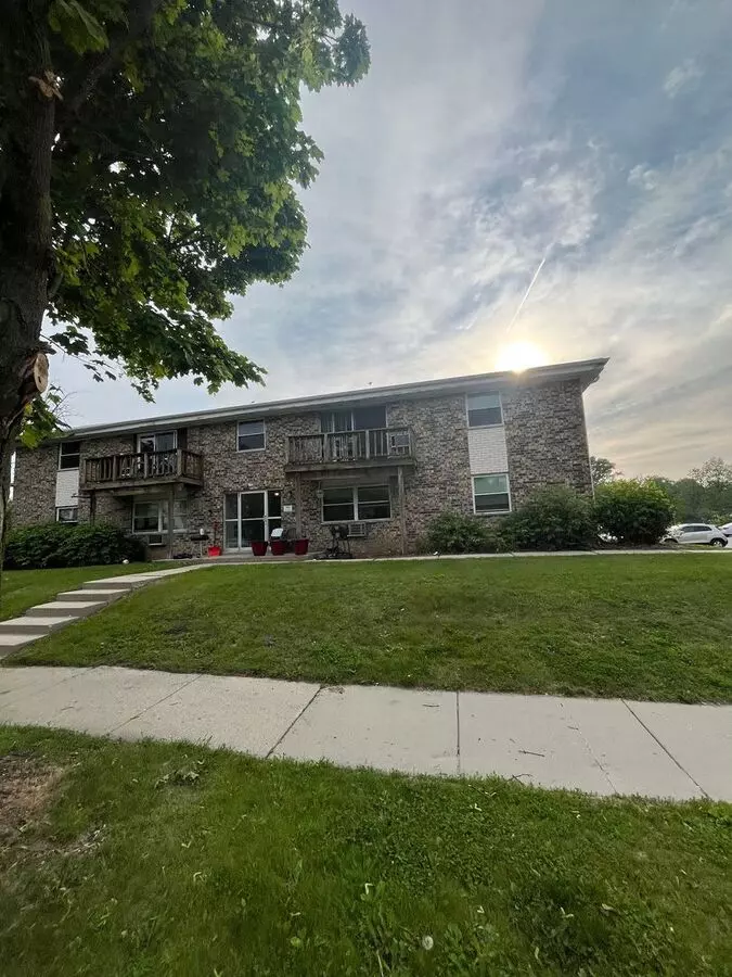 153 Morris St Apartment for rent in Pewaukee, WI