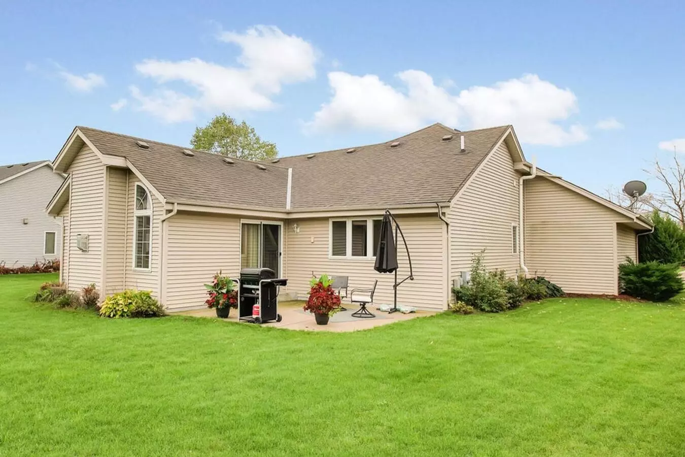 4 Bedroom Single Family With Movie Theater Projector House for rent in Germantown, WI