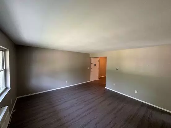 141 Morris St Apartment for rent in Pewaukee, WI