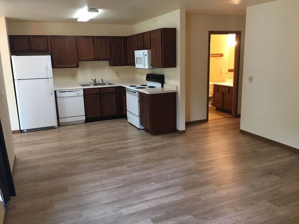 403/405 S 6TH ST - 574/576 SPRING ST River Falls, WI Apartment for Rent
