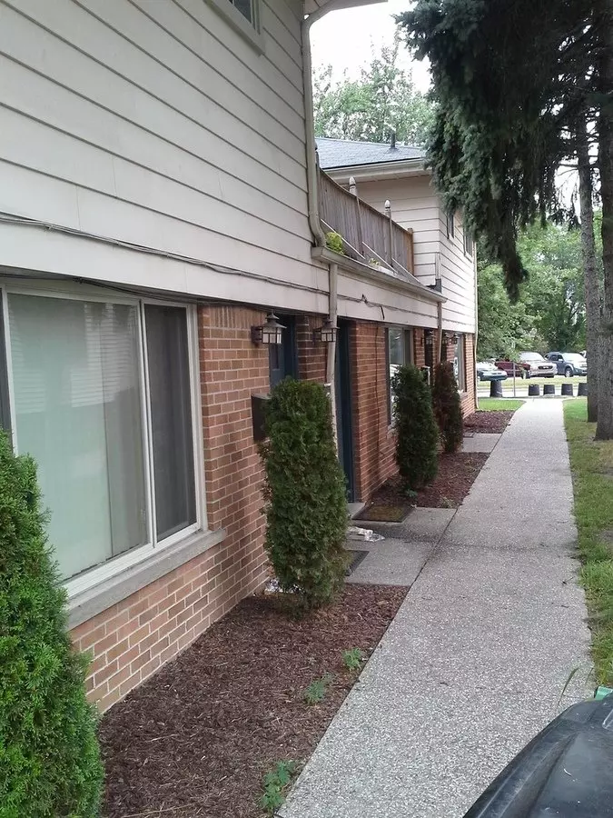 122 N Lafayette Apartment for rent in Royal Oak, MI