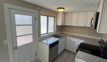 4 of 50 933 and 931 N. 163rd Street Apartment for rent in Shoreline, WA