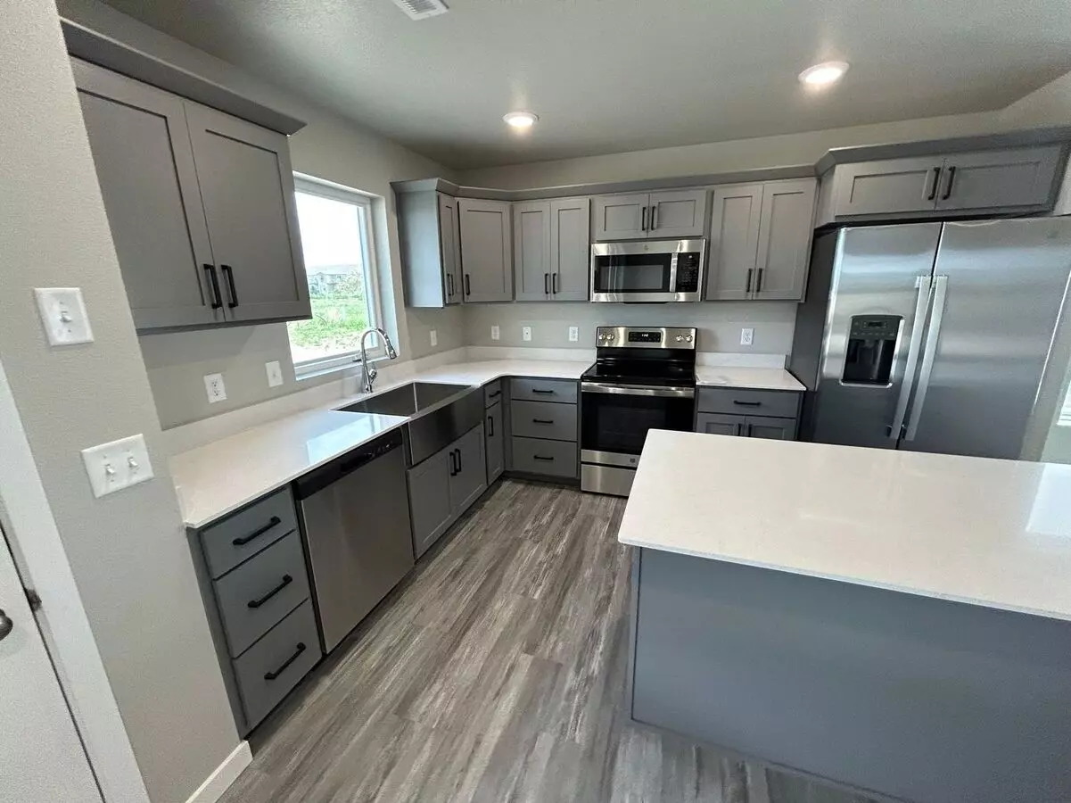 Exquisite 3-bedroom Home With Modern Elegance And A Great Location!! House for rent in Mandan, ND