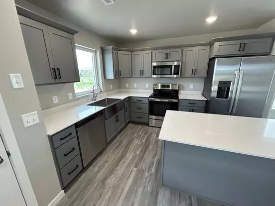Exquisite 3-bedroom Home With Modern Elegance And A Great Location!! Apartment for rent in Mandan, ND
