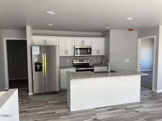 Modern Twin Home Located Across The Street From The New Lakewood Elementary Apartment for rent in Mandan, ND