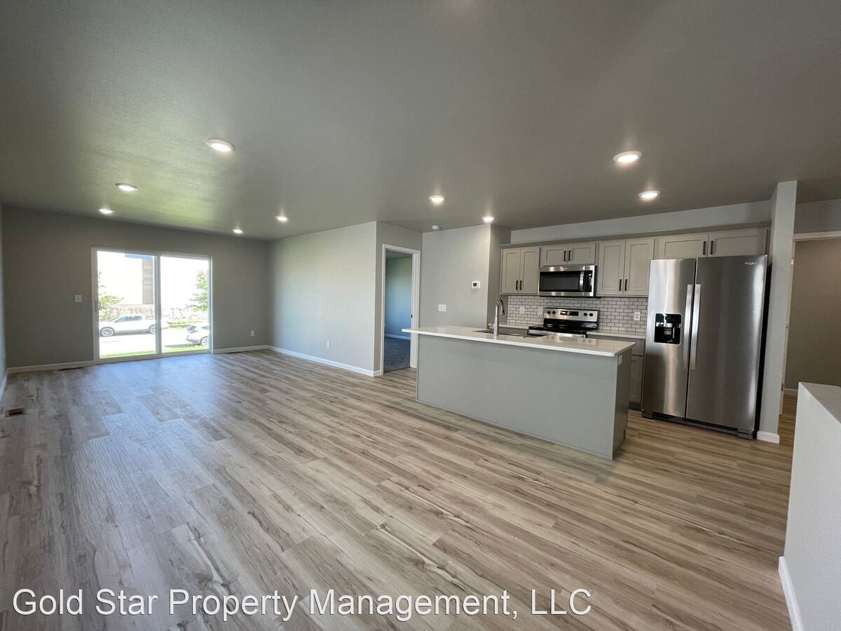 121 Marshall Loop Lincoln, ND House for Rent Rentable