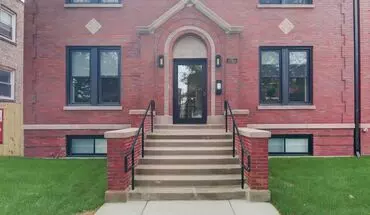 2 of 11 4927 N Claremont Apartment for rent in Chicago, IL