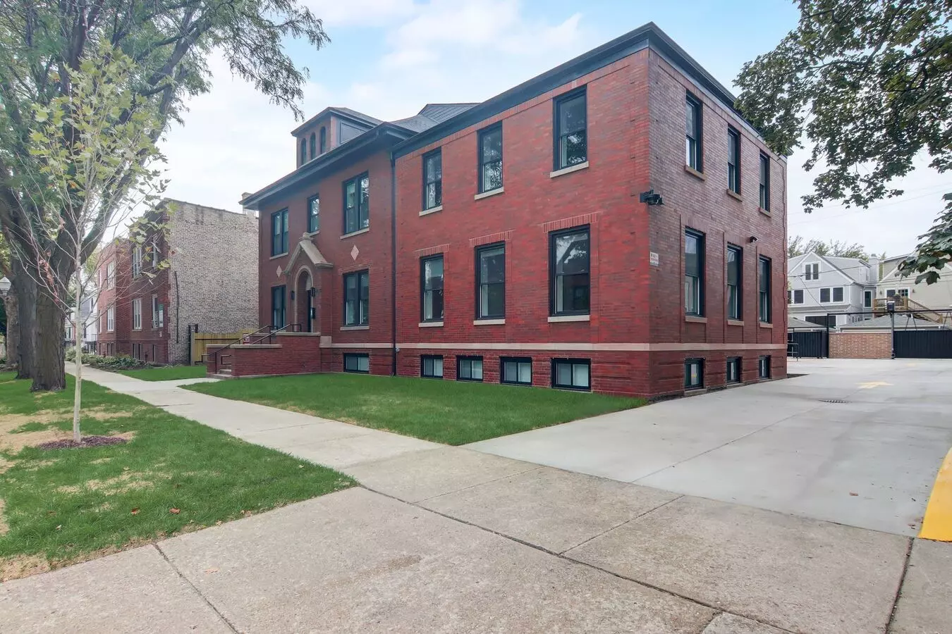 4927 N Claremont Apartment for rent in Chicago, IL