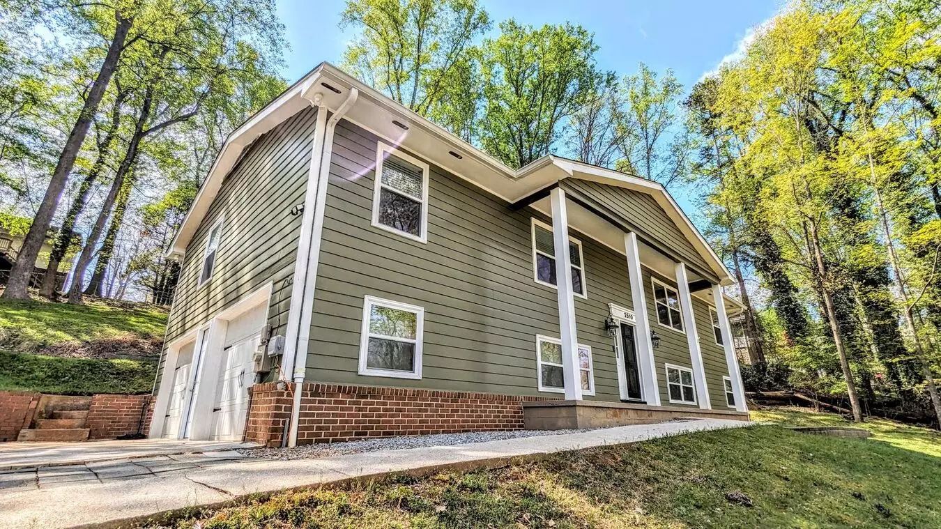 Available August 2025 | 4 Bedroom 3 Bathroom | Lake Views | Newly Renovated | Pets Allowed House for rent in Gainesville, GA