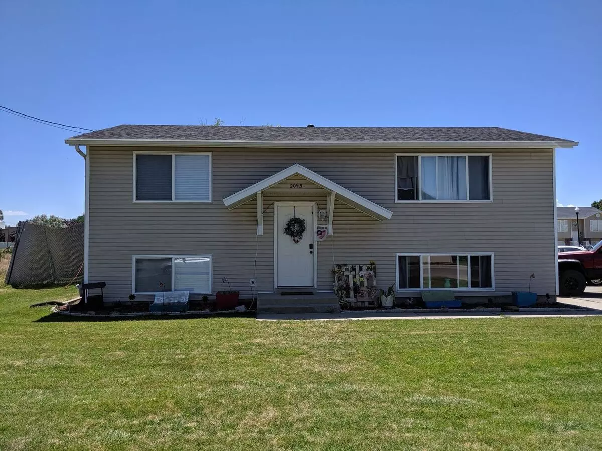 2093 W 2300 N House for rent in Clinton, UT