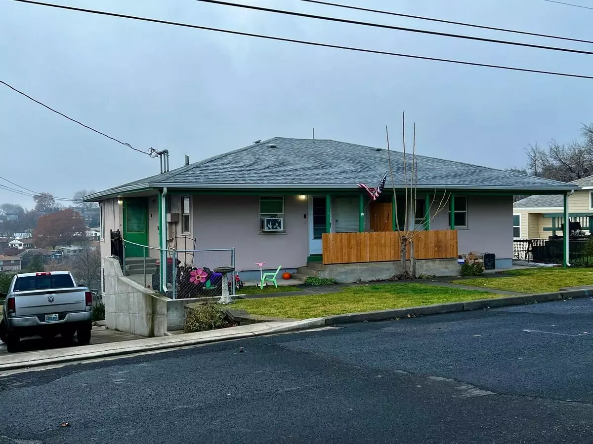 Vincent Park Triplex Apartment for rent in Pendleton, OR