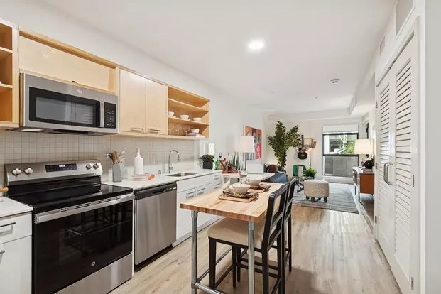 Arrive Hollywood Apartment for rent in Los Angeles, CA