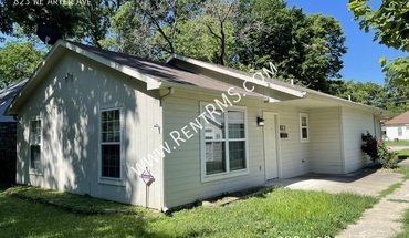 823 NE Arter Ave Apartment for rent in Topeka, KS