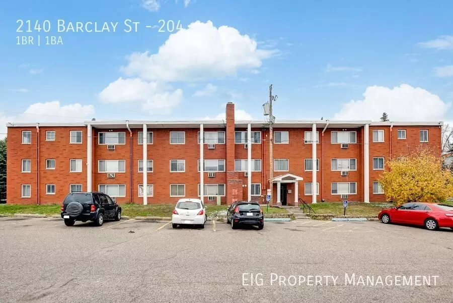 2140 Barclay St Apartment for rent in Maplewood, MN