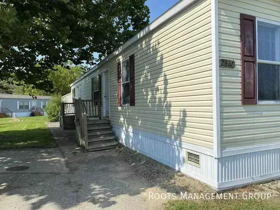 2327 Cascade St Apartment for rent in Flint, MI