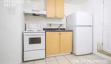 4 of 18 693 Euclid St Apartment for rent in Toronto, ON