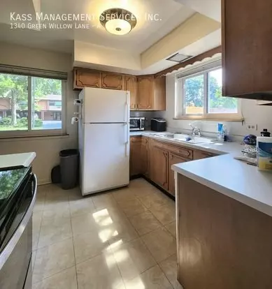 1340 Green Willow Ln Apartment for rent in Glenview, IL 1340 Green Willow Ln Apartment for rent in Glenview, IL