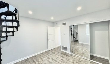 427 N Oakhurst Dr Apartment for rent in Beverly Hills, CA