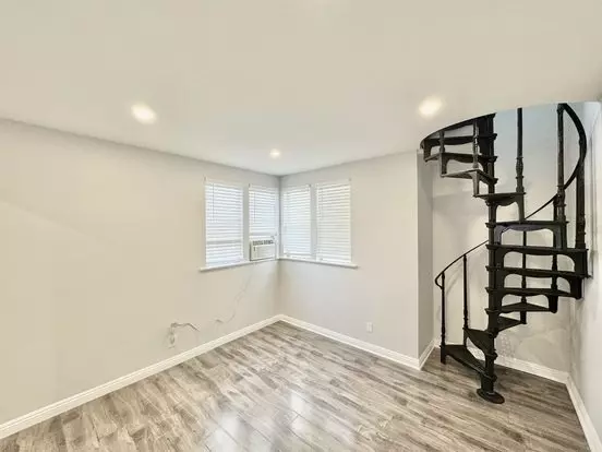 427 N Oakhurst Dr Apartment for rent in Beverly Hills, CA