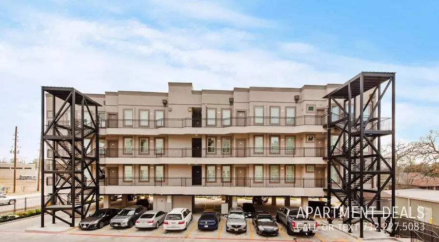 707 N Frazier St Apartment for rent in Conroe, TX