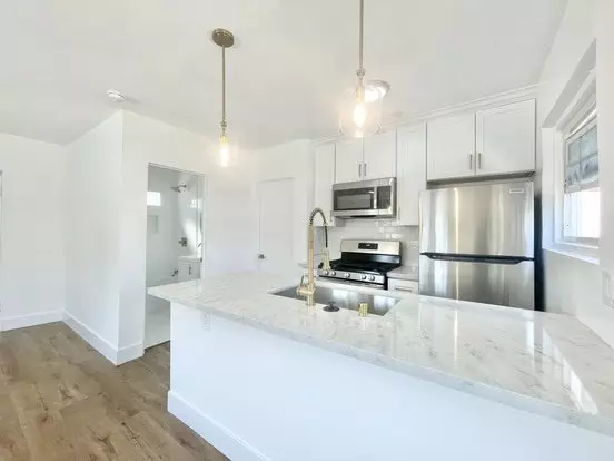 3015 London St Apartment for rent in Los Angeles, CA